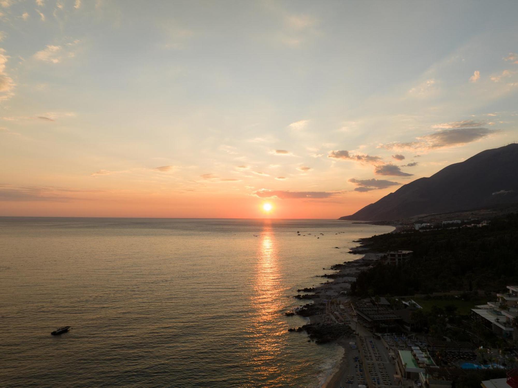Beyond A Luxury Boutique Hotel Dhërmi Kültér fotó